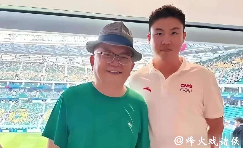 77岁王刚近况曝光!三婚娶小20岁美女教授,为了17岁儿子奔波不停 77岁王刚近况曝光!三婚娶小20岁美女教授,为了17岁儿子奔波不停