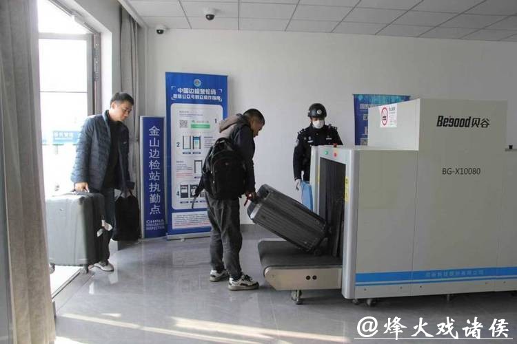 坚守是为了更好地团圆!春节期间,金山边检站实行24小时值班备勤 坚守是为了更好地团圆!春节期间,金山边检站实行24小时值班备勤