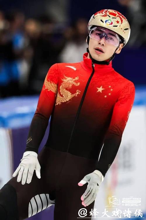 有惊无险!刘少昂稳。林孝埈险,孙龙震!三人晋级方式各异,两个均与裁决相关,瞬间引发冰场内外巨大争议,短道速滑场上的戏太精彩了! 有惊无险!刘少昂稳。林孝埈险,孙龙震!三人晋级方式各异,两个均与裁决相关,瞬间引发冰场内外巨大争议,短道速滑场上的戏太精彩了!