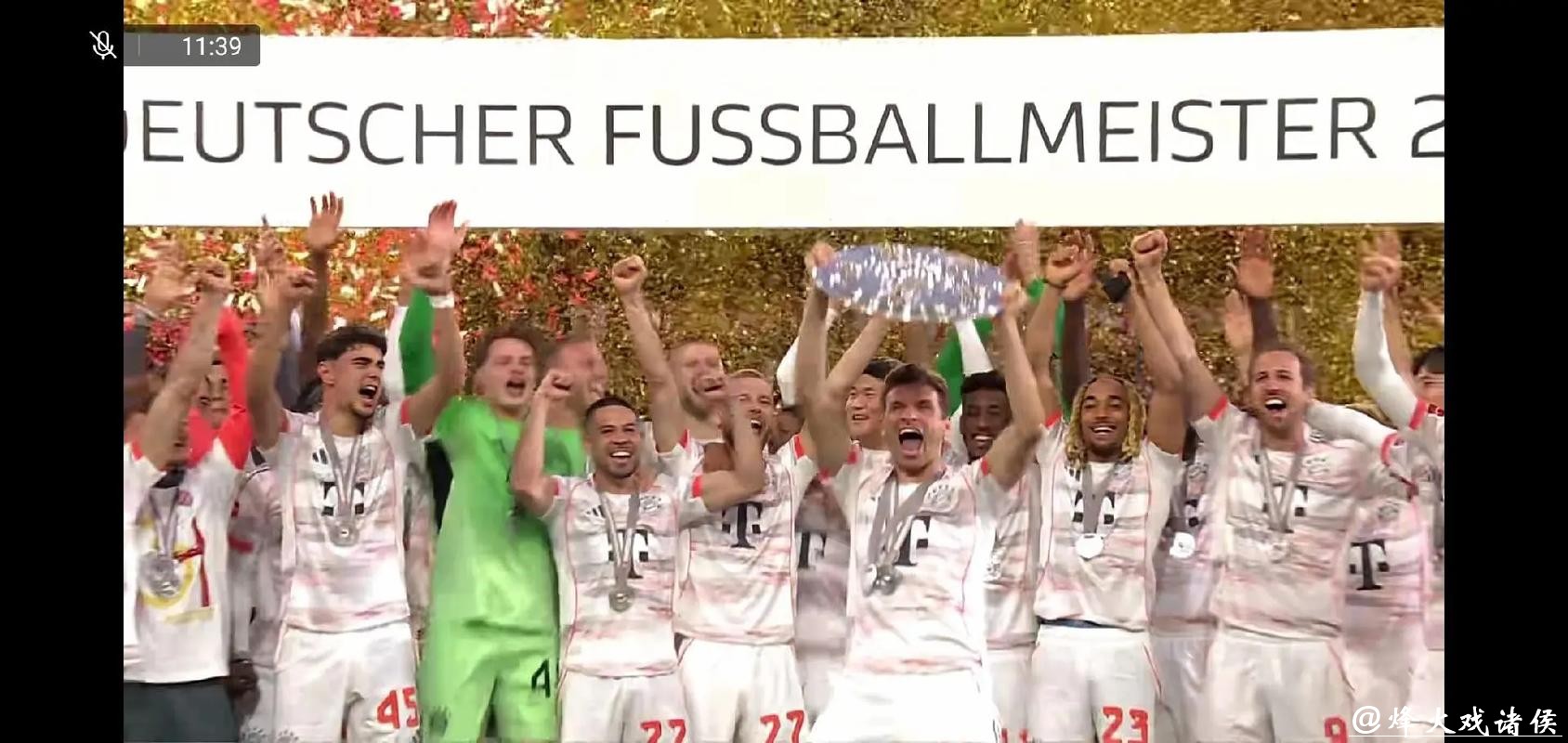 德甲-门兴门将送礼格雷茨卡绝杀 拜仁2-1即将夺冠